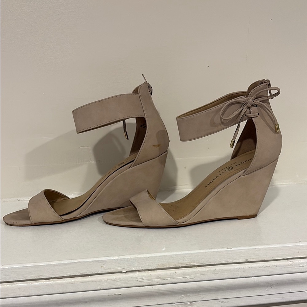 Elegant Tan Wedge Sandals